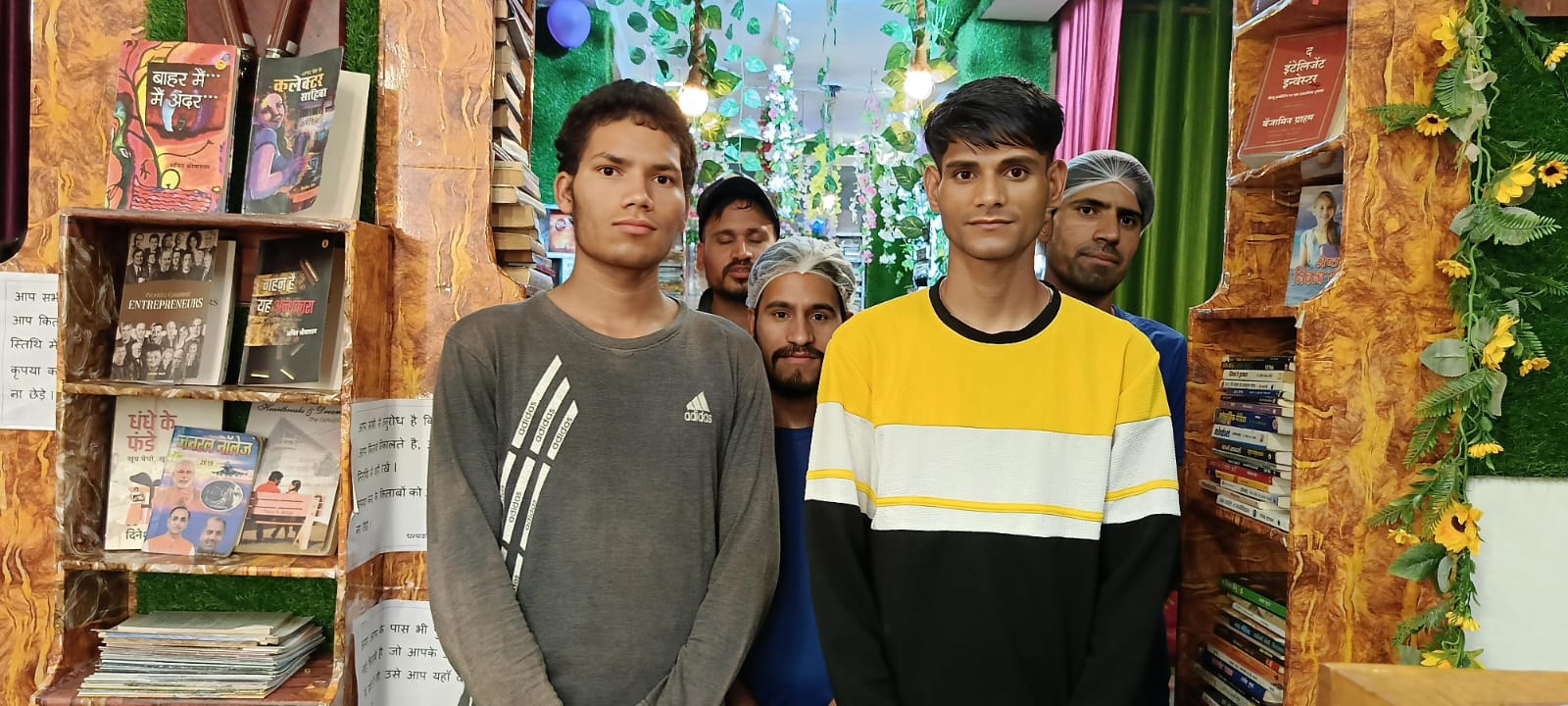 संघर्ष से सफलता तक का प्रेरणादायक सफर, बैंक ने नहीं दिया लोन तो अपनी मोटरसाइकिल और डिग्री गिरवी रख कर शुरू किया कैफ़े ….