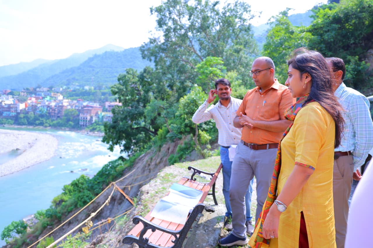 जिलाधिकारी ने सतपुली झील व एंगलर हट का लिया जायज़ा, टिप इन टॉप पर लगेगा टेलिस्कोप