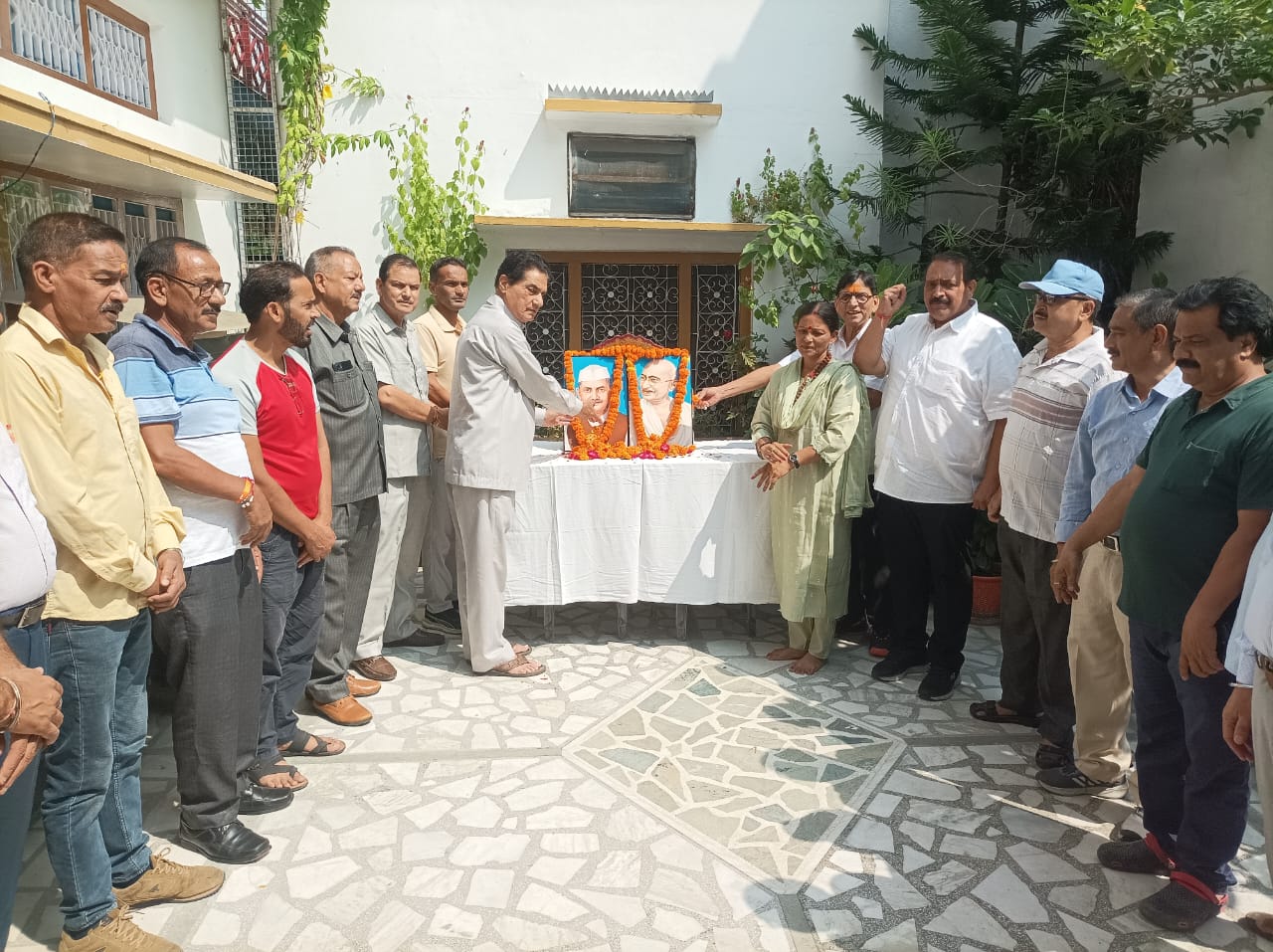 सत्याग्रह आत्मा की शक्ति का जागरण है, आज हमें बापू के सत्य-अहिंसा के मार्ग पर लौटना होगा — पूर्व कैबिनेट मंत्री श्री सुरेन्द्र सिंह नेगी