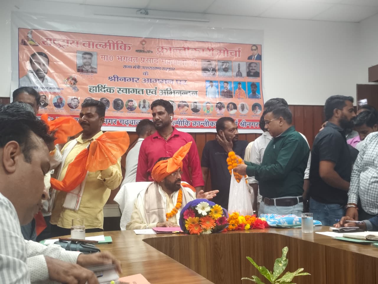 उत्तराखण्ड सफाई कर्मचारी आयोग के उपाध्यक्ष भगवत प्रसाद मकवाना की अध्यक्षता में बैठक आयोजित..सफाई कर्मियों की समस्याओं पर हुई चर्चा, कई मुद्दों का मौके पर हुआ समाधान