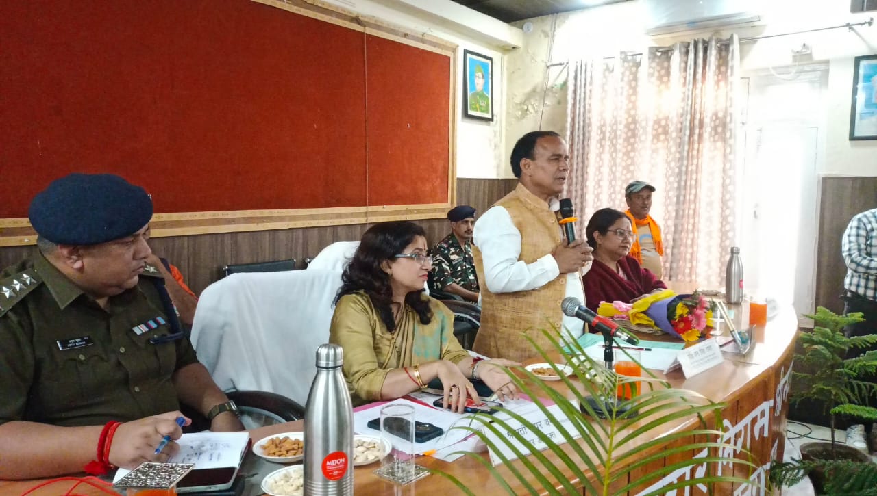 श्रीनगर में बैकुंठ चतुर्दशी मेले की तैयारियों को लेकर कैबिनेट मंत्री डॉ. धन सिंह रावत ने ली मेला समिति की बैठक..सभी विभागों को आपसी समन्वय से कार्य कर मेले को भव्य बनाने के निर्देश