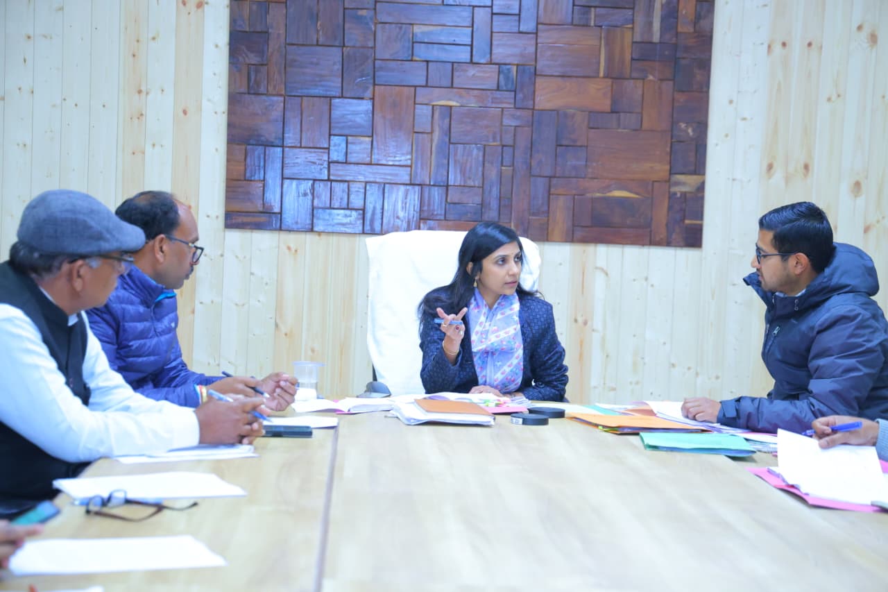 जिला स्तरीय सतर्कता एवं अनुश्रवण समिति की बैठक का आयोजन, जिलाधिकारी ने अनुसूचित जाति एवं अनुसूचित जनजाति की समस्याओं की त्वरित कार्रवाई के संबंध में विस्तृत समीक्षा की