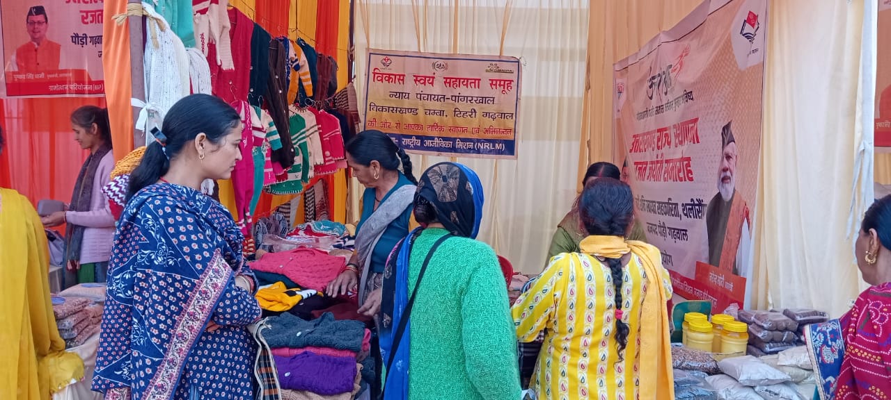राज्य स्थापना रजत जयंती समारोह के तहत श्रीनगर में आयोजित हुई विभागीय गोष्ठी…ग्राम्य विकास विभाग की विभिन्न योजनाओं पर विस्तृत जानकारी दी गयी
