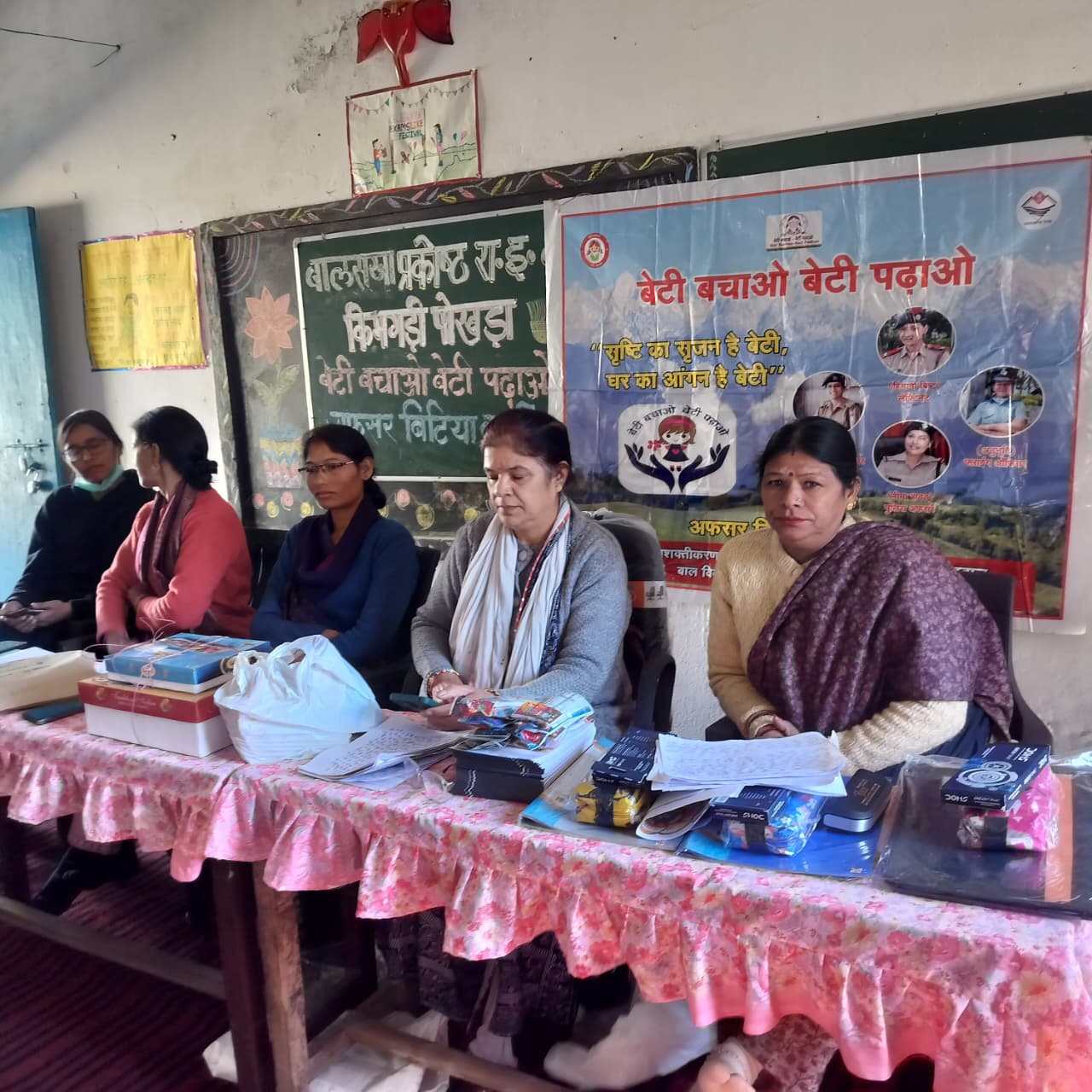 अफसर बिटिया कार्यक्रम के माध्यम से बालिकाओं को आत्मनिर्भरता की प्रेरणा