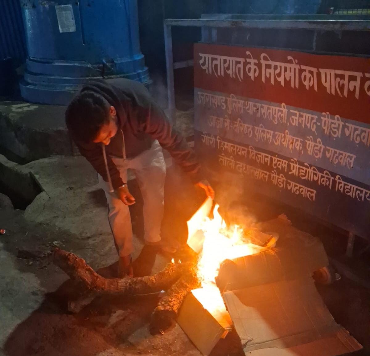 जिलाधिकारी ने शीत ऋतु में जन सुरक्षा को सर्वोच्च प्राथमिकता बताया, संबंधित विभागों को दिये निर्देश..पाला, शीतलहरी और बर्फबारी के कारण जनजीवन प्रभावित न हो: जिलाधिकारी