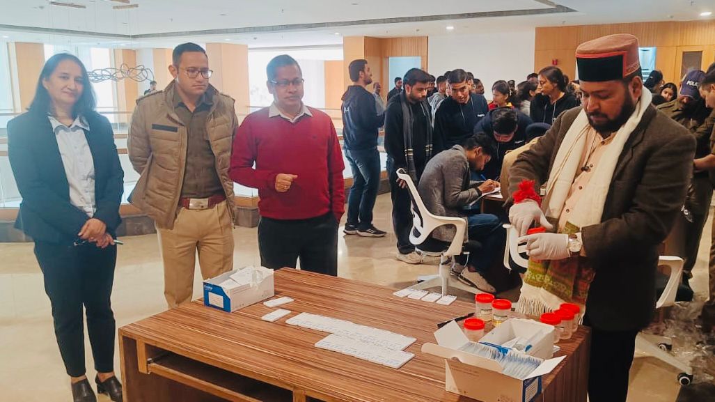ड्रग्स के विरूद्ध जिला प्रशासन का एक्शन जारी; ग्राफिकएरा डीम्ड यूनिवर्सिटी में 150 छात्र/छात्राओं की रैंडम टेस्टिंग..ड्रग टेस्टिंग ड्राईव से न घबराएं छात्र/छात्राएं अभिभावक; इसका उद्देश्य केवल विद्यार्थियों, किशोरों को नशे के दुष्प्रभाव से बचानाःडीएम