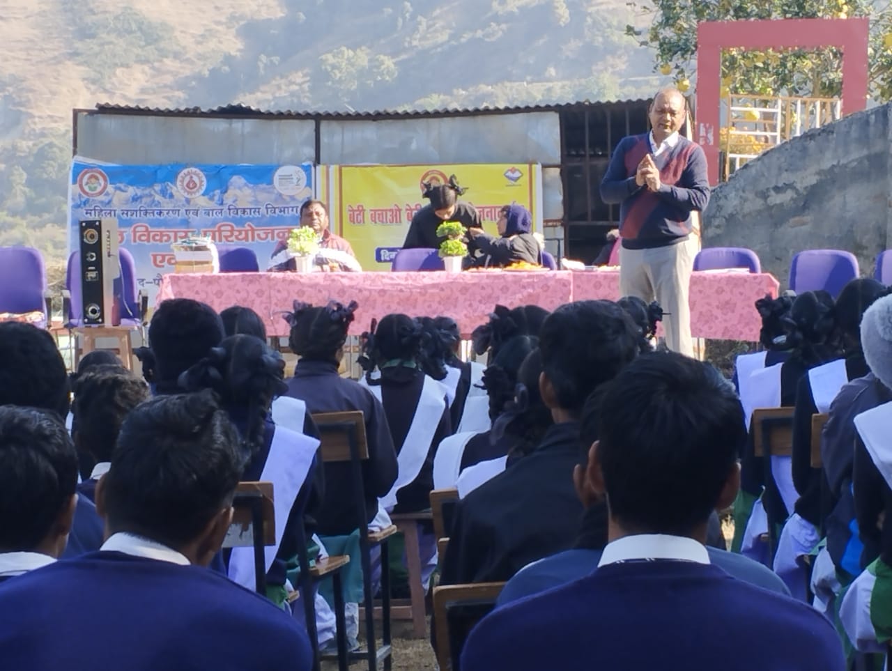 सपनों को दिशा देने की पहल: एकेश्वर में बालिकाओं को मिला कैरियर मार्गदर्शन