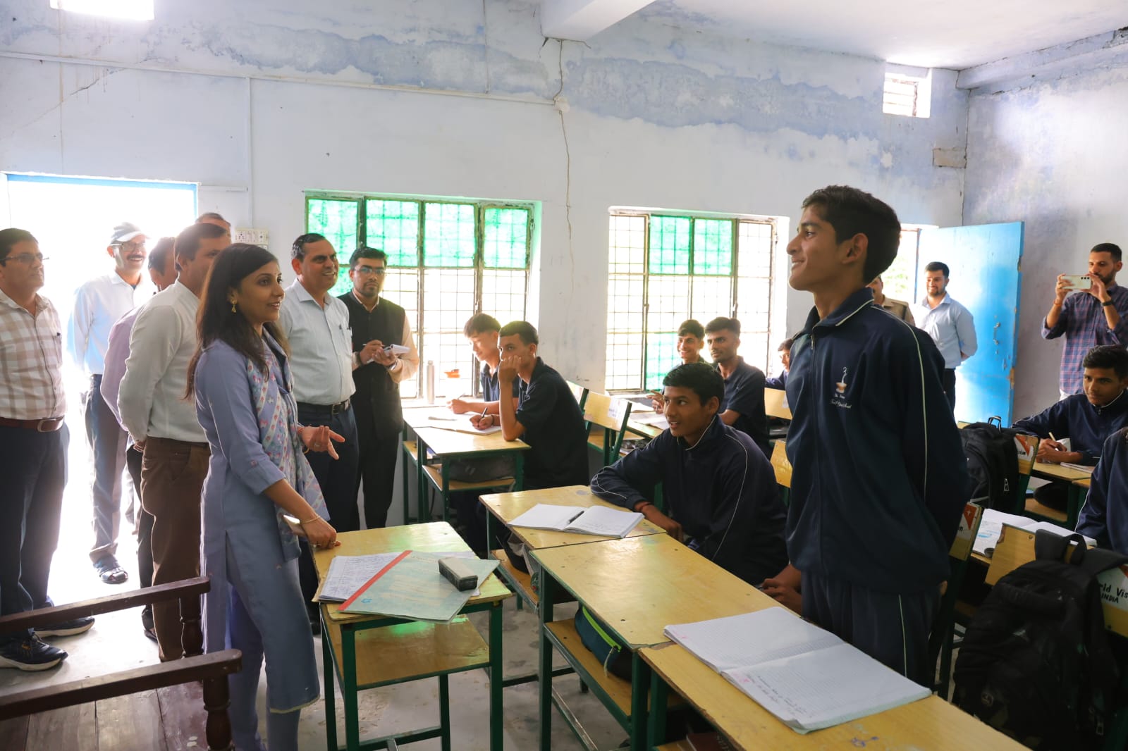 जिलाधिकारी की पहल से बदली स्कूलों की तस्वीर…केंद्रीकृत मासिक मूल्यांकन, ग्रेडिंग और विशेष सुधार योजना से शिक्षा को मिली नयी दिशा