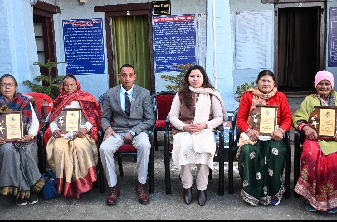 जिला विधिक सेवा प्राधिकरण द्वारा शहीद दिवस के अवसर पर विधिक जागरुकता शिविर का आयोजन..शहीद दिवस पर 04 शहीद सैनिकों के आश्रितों/वीर नारियों को किया गया सम्मानित