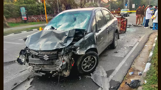 चंडीगढ़ में भयानक हादसा, ई रिक्शा से टकराई कार, तीन लोगों की मौत
