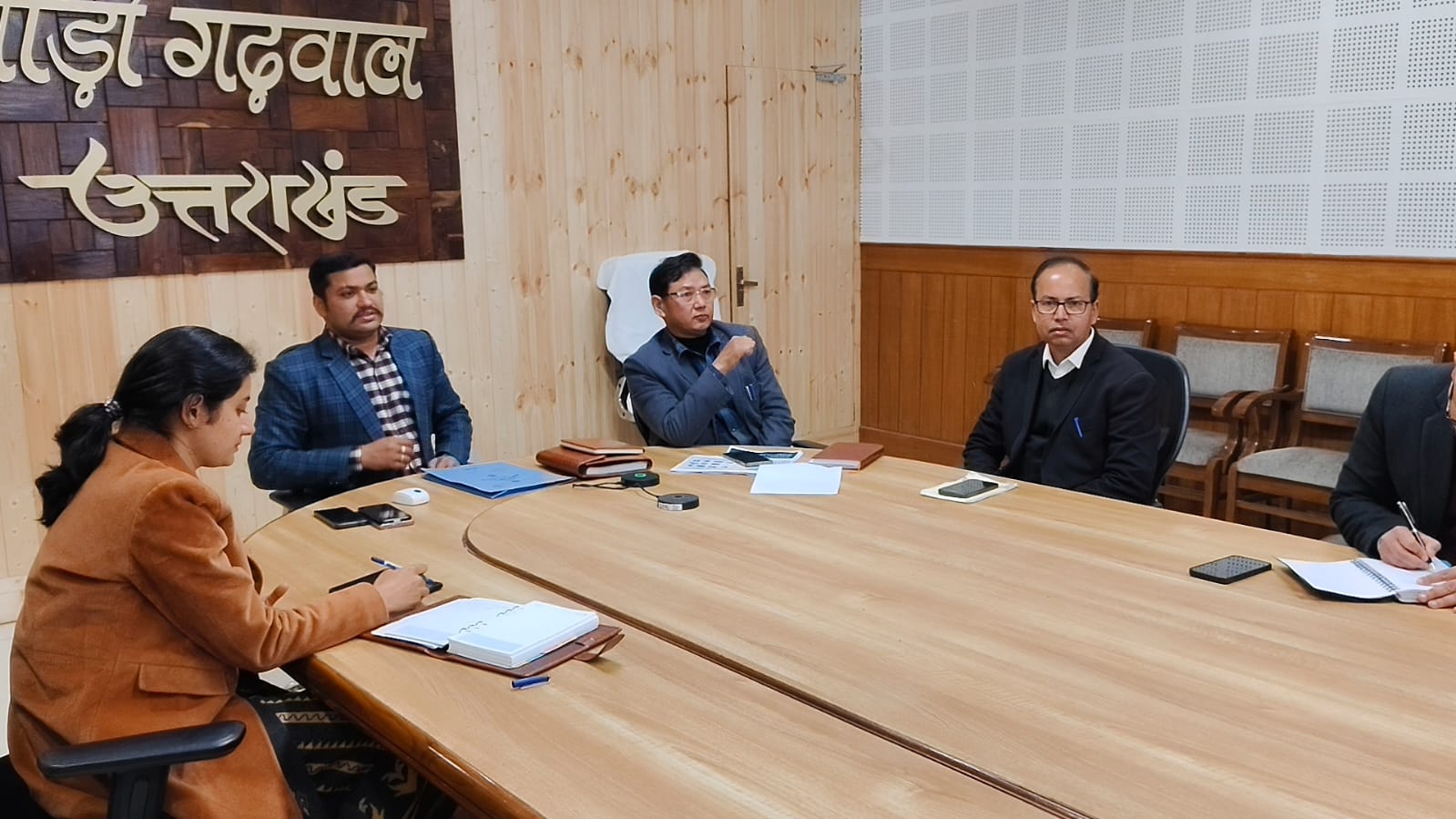 लीसा विदोहन से ग्रामीण आर्थिकी को मिलेगी मजबूती, वनाग्नि रोकथाम में भी मिलेगी प्रभावी सहायता