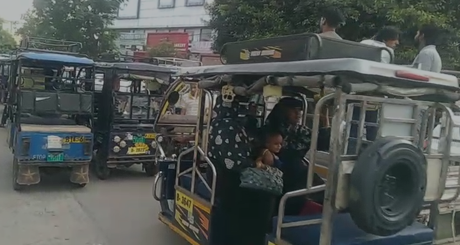 बिजनौर की सड़कों पर ‘जाम का कहर’: घंटों रेंगते वाहन, प्रशासन की चुप्पी से जनता बेहाल