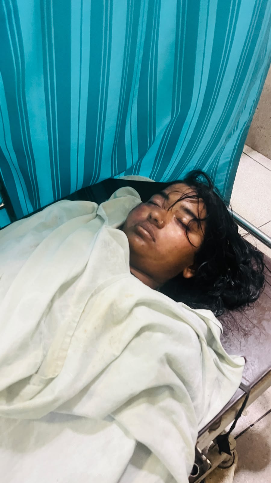 मुरादाबाद में आकाश से मौत बनकर गिरी बिजली दो की मौत तीन गंभीर रूप से घायल, चारों तरफ अफरा तफरी का माहौल