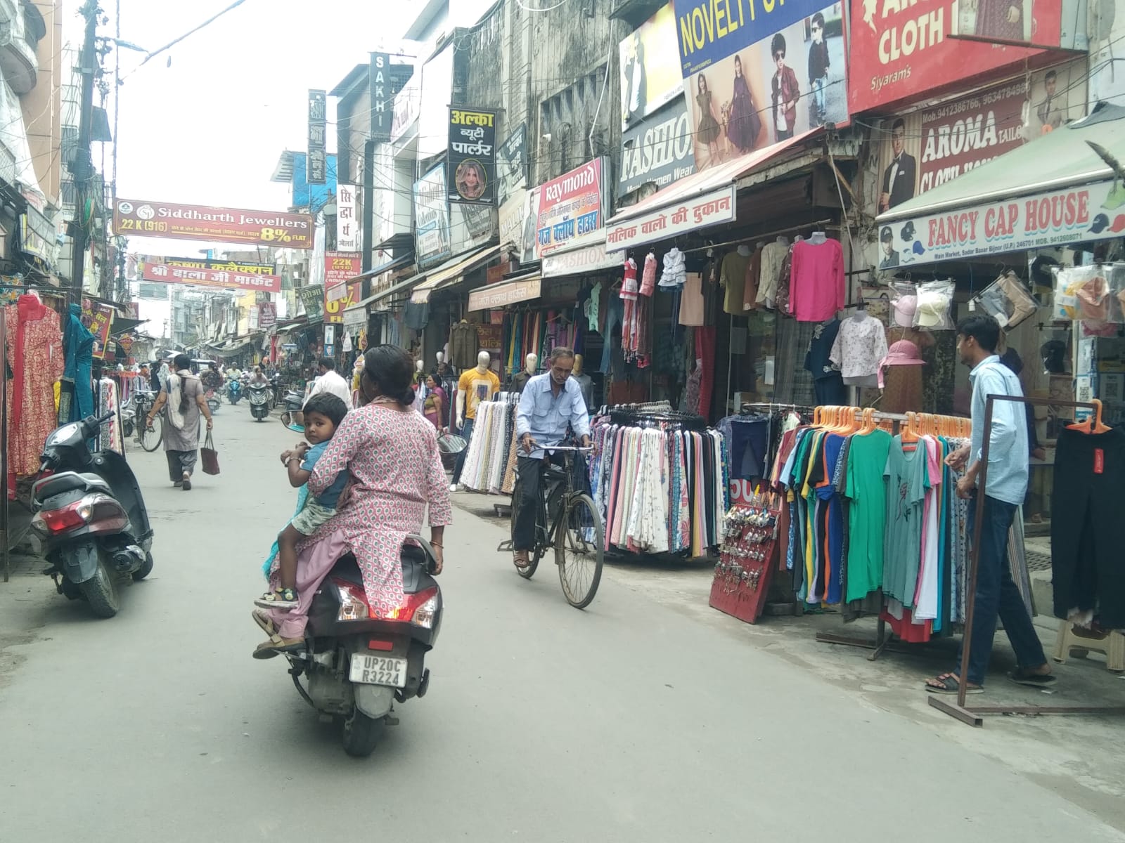 बिजनौर: सदर मार्केट में अतिक्रमण का ‘मकरजाल’, आधी बची सड़कें, जनता बेहाल और प्रशासन मौन!