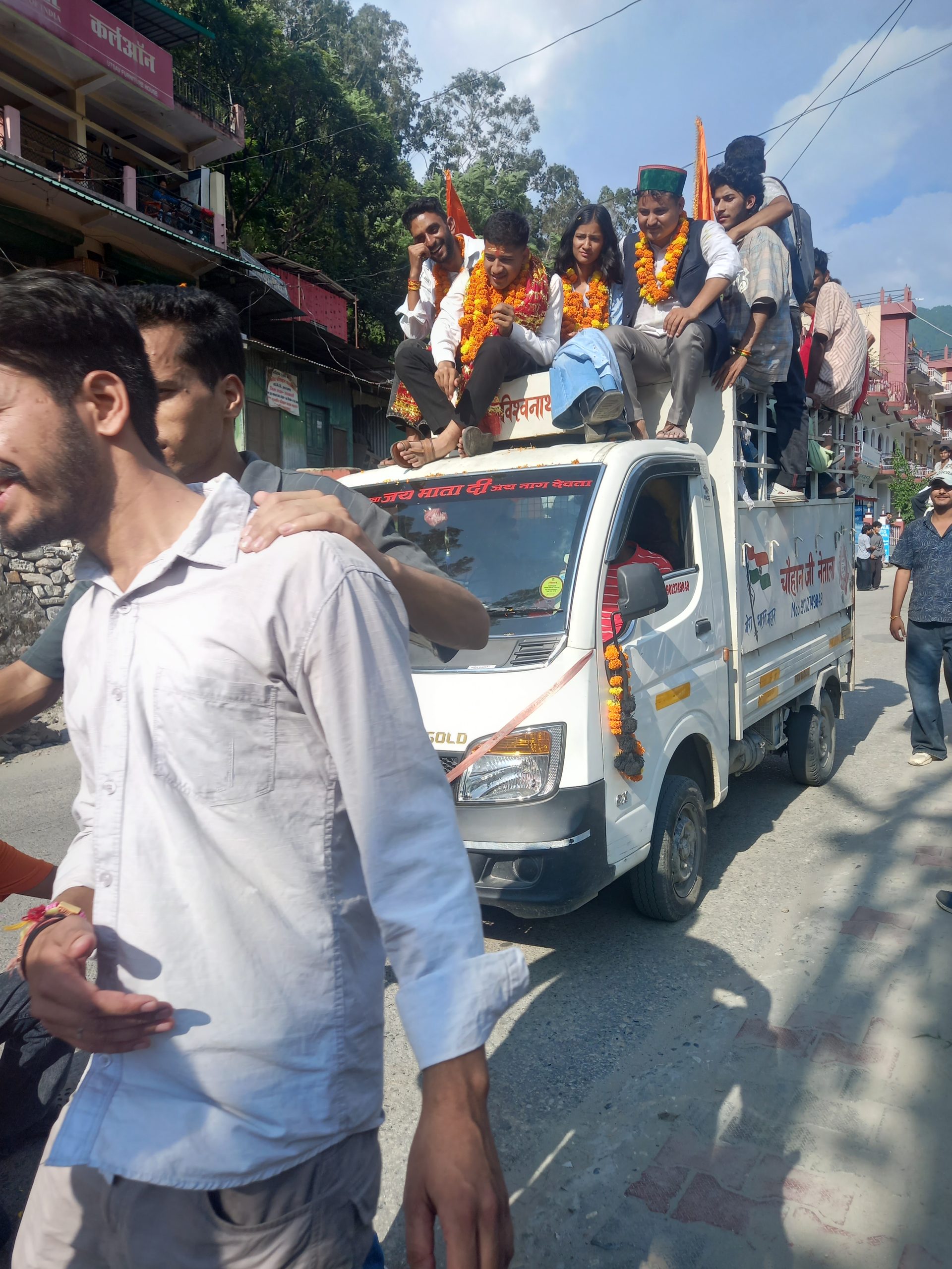 उत्तरकाशी छात्र संघ चुनाव के लिए एनएसयूआई,एबीवीपी और आर्यन ग्रूप के छात्रो ने अपने मैदान मे प्रत्याशी उतार कर गर्म जोशी से रैली निकाली