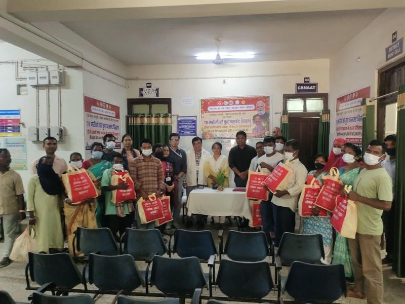 21 टीबी मरीजों के बीच वितरित किया गया पोषक आहार 21831