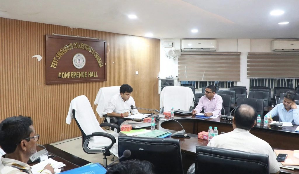 पश्चिमी सिंहभूम में किसानों को उन्नत कृषि तकनीक से जोड़ने पर जोर महिला किसानों को प्राथमिकता, स्ट्रॉबेरी-ब्रोकली की खेती और ड्रोन तकनीक को बढ़ावा देने का निर्देश 25262