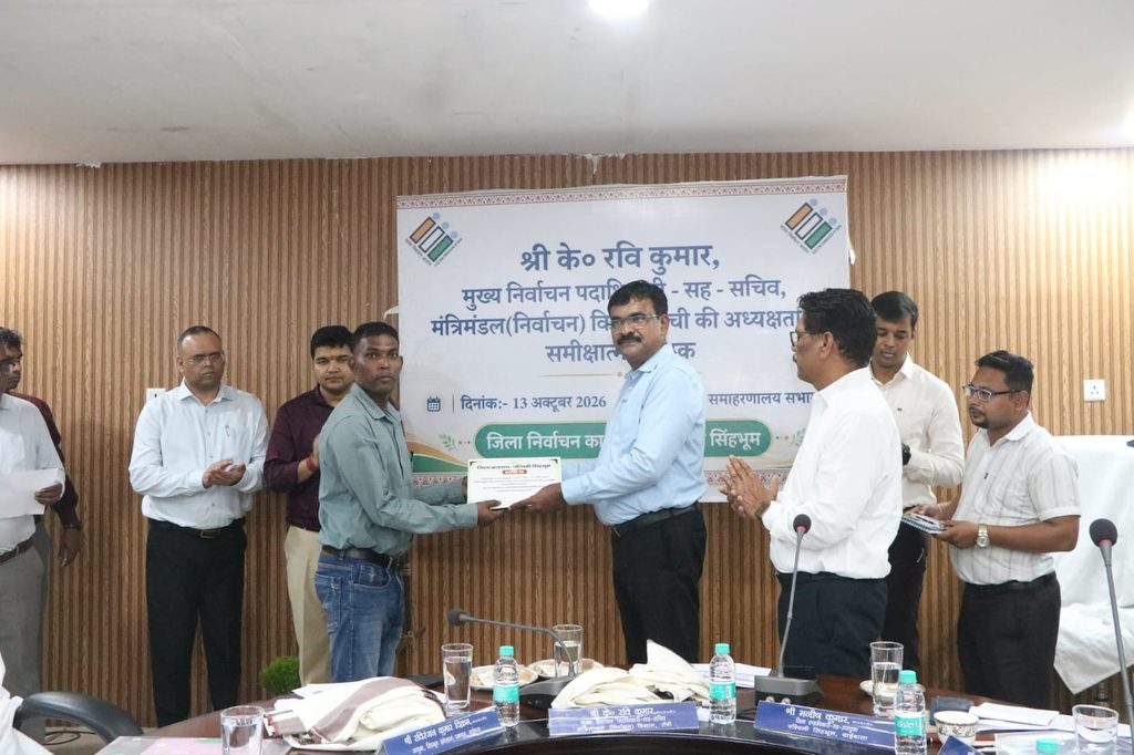 मतदाता सूची पुनरीक्षण में उत्कृष्ट कार्य करने वाले बीएलओ, सुपरवाइजर और स्वयंसेवक सम्मानित 26516