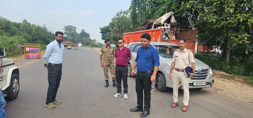 जवाहर नवोदय विद्यालय में छात्रों को सड़क सुरक्षा के प्रति किया गया जागरूकझींकपानी थाना से इंजीनियरिंग कॉलेज तक मार्ग का निरीक्षण, नो पार्किंग जोन बनाने की पहल 26540