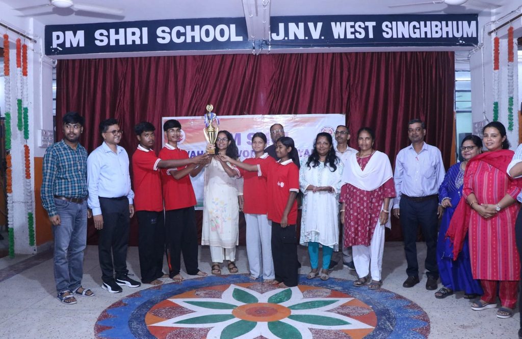 जवाहर नवोदय विद्यालय में सांस्कृतिक कार्यक्रम, उपायुक्त ने विद्यार्थियों को किया प्रेरित 26545