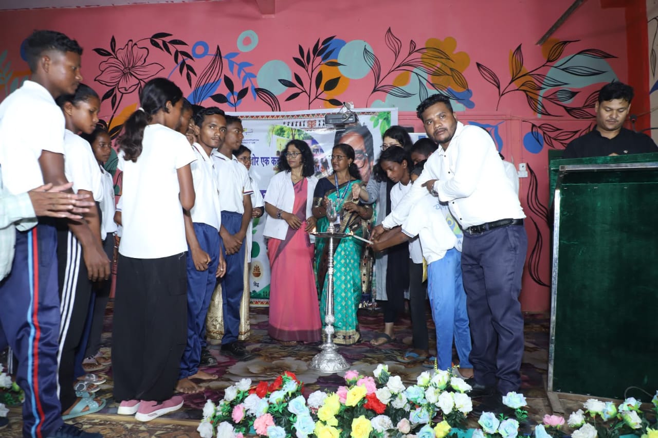 चक्रधरपुर में आयुष मेगा कैंप का आयोजन, 462 लोगों की हुई निःशुल्क स्वास्थ्य जांच; 300 जरूरतमंदों को मिली मच्छरदानी