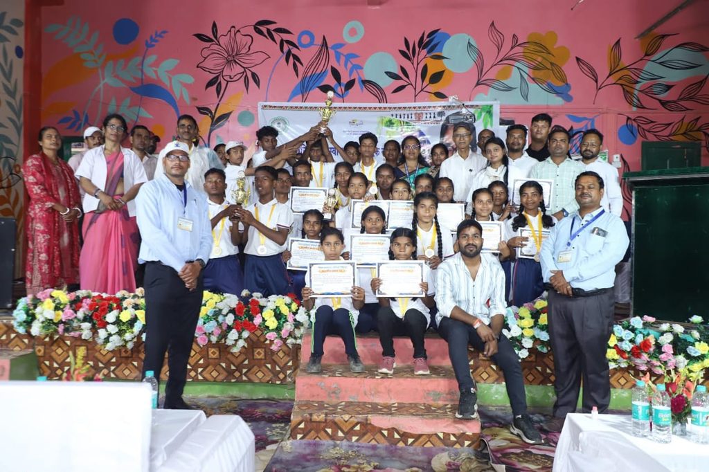 चक्रधरपुर में आयुष मेगा कैंप का आयोजन, 462 लोगों की हुई निःशुल्क स्वास्थ्य जांच; 300 जरूरतमंदों को मिली मच्छरदानी 27020