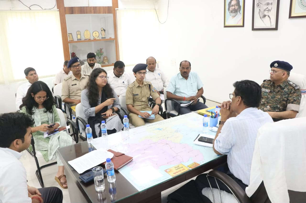 दुर्गा पूजा को लेकर प्रशासन अलर्ट, CCTV से होगी निगरानी; सुरक्षा और यातायात व्यवस्था पर जोर