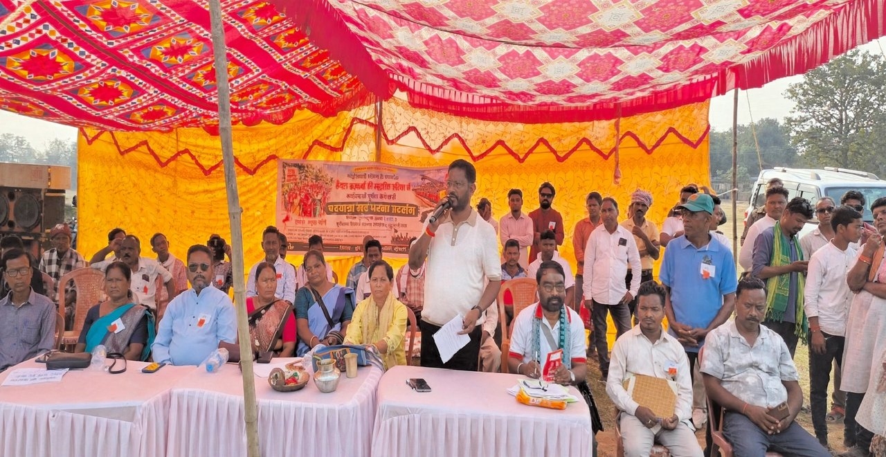 रूंगटा कंपनी की साइडिंग में भंडारण बंद करने की मांग, ग्रामीणों ने निकाली पदयात्रा