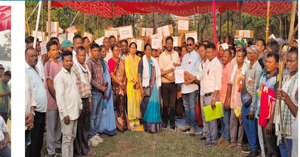 रूंगटा कंपनी की साइडिंग में भंडारण बंद करने की मांग, ग्रामीणों ने निकाली पदयात्रा 29365