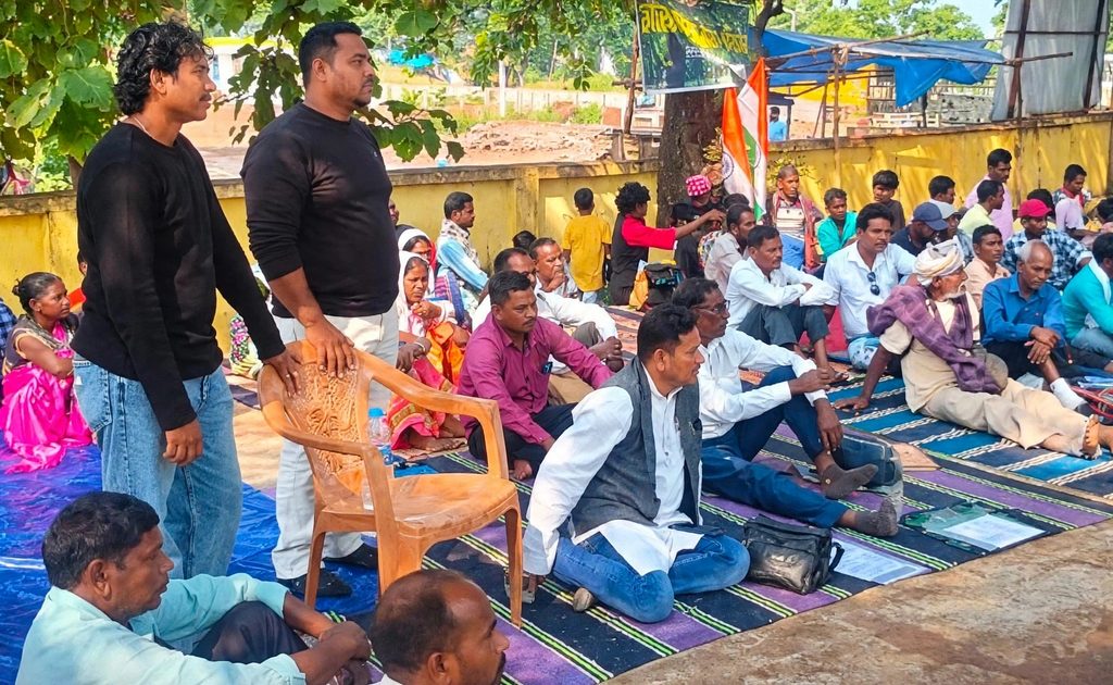 नगर पंचायत गठन के प्रस्ताव के विरोध में झारखंड पुनरुत्थान अभियान का धरना 32232