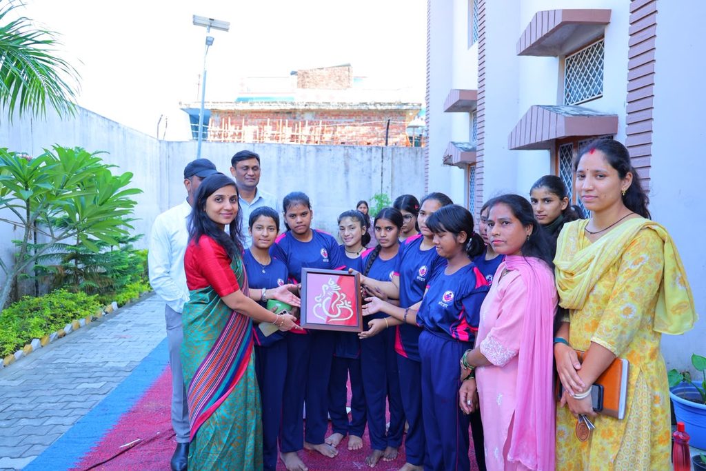 जिलाधिकारी ने कोटद्वार में किशोरी संप्रेक्षण गृह, पैच वर्क कार्यों और कण्वाश्रम का किया निरीक्षण whatsapp image 2026 10 18 at 5.03.03 pm