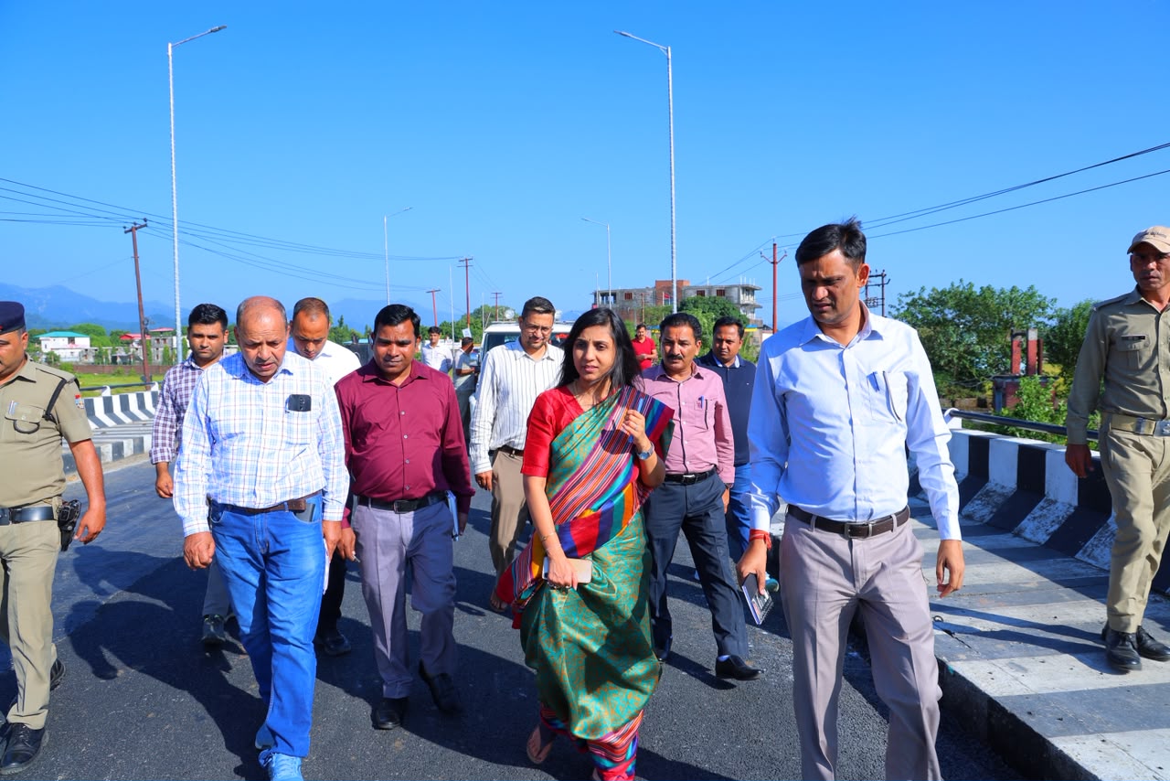 जिलाधिकारी ने कोटद्वार में किशोरी संप्रेक्षण गृह, पैच वर्क कार्यों और कण्वाश्रम का किया निरीक्षण